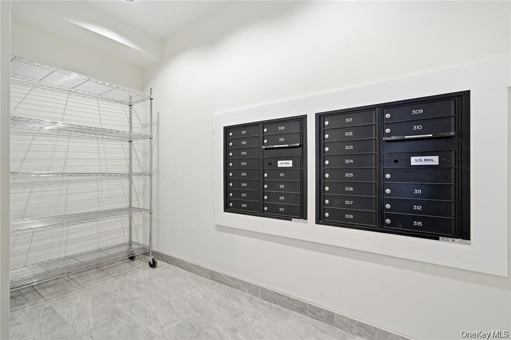 180 Deer Park Avenue - Photo 16
