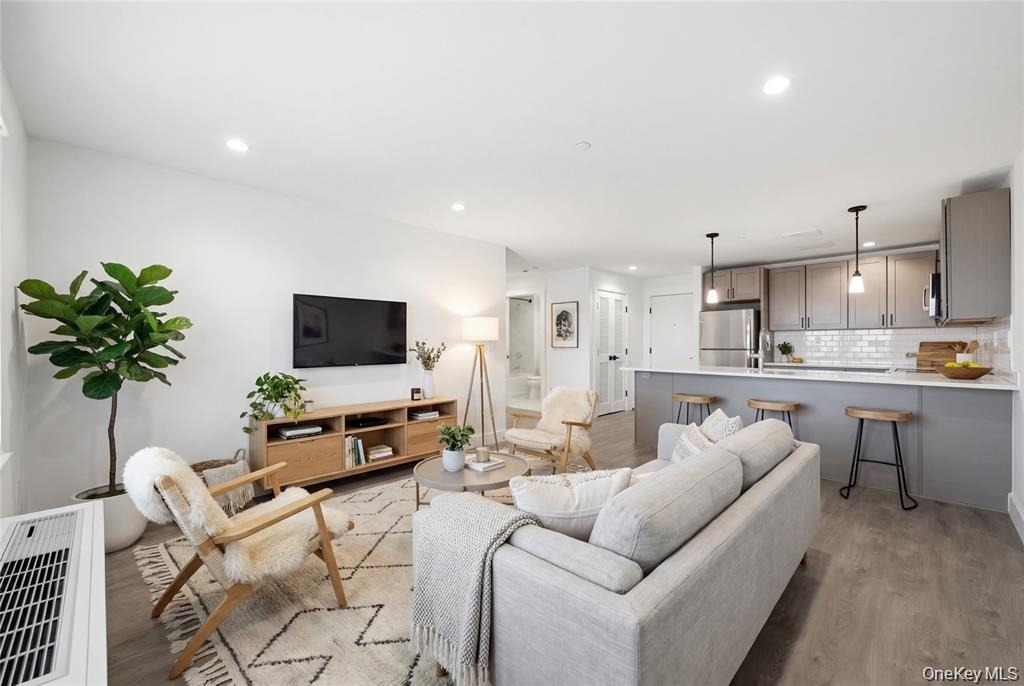 180 Deer Park Avenue - Photo 3