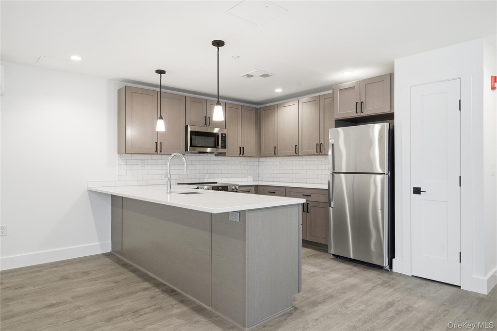 180 Deer Park Avenue - Photo 11