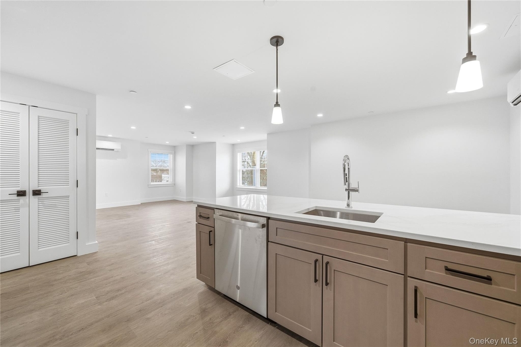 180 Deer Park Avenue - Photo 7