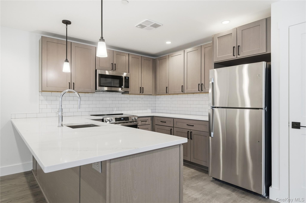 180 Deer Park Avenue - Photo 10