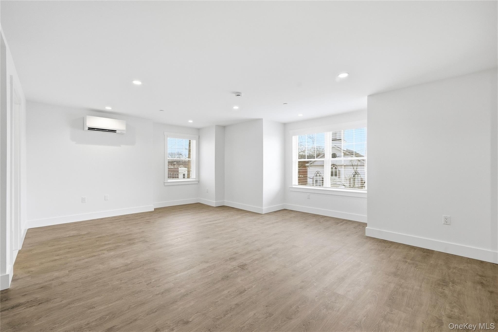 180 Deer Park Avenue - Photo 3