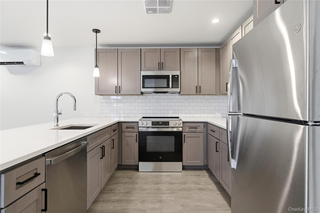 180 Deer Park Avenue - Photo 8