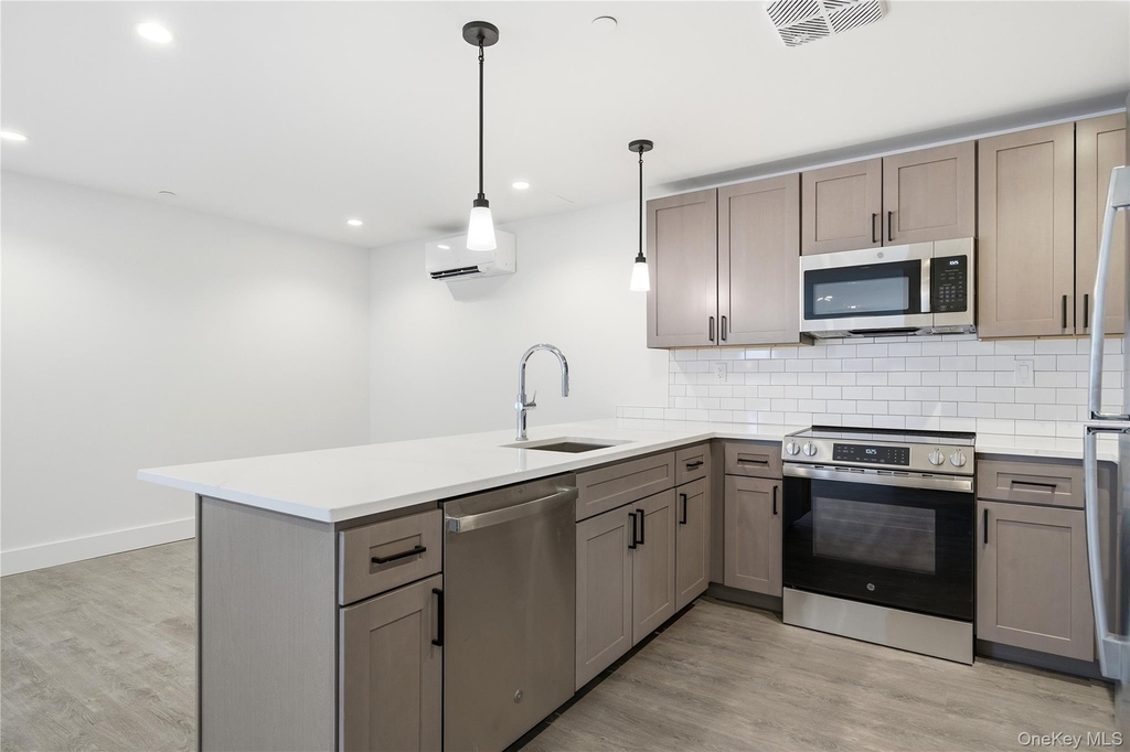 180 Deer Park Avenue - Photo 9