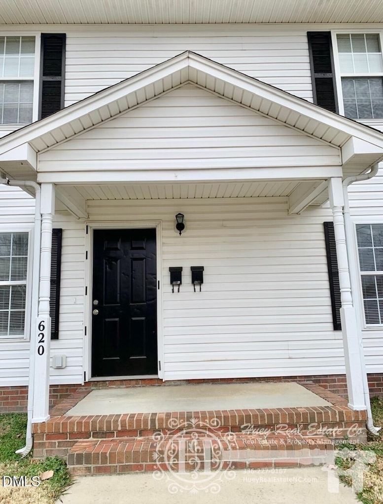 620 E Davis Street - Photo 1