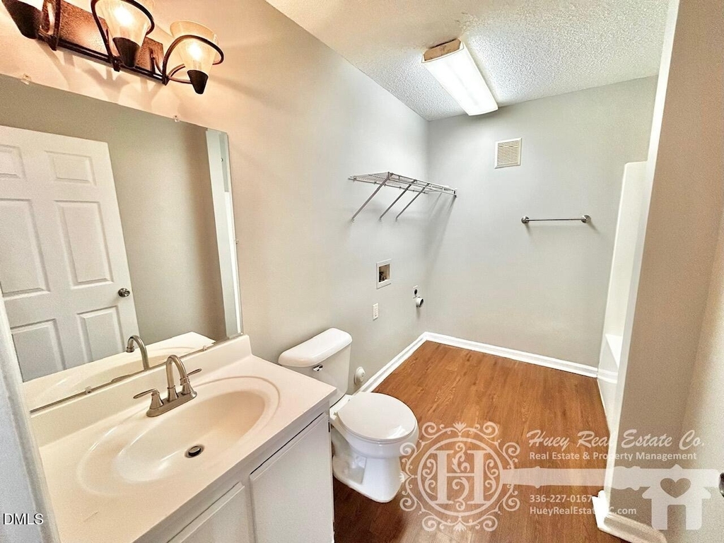 620 E Davis Street - Photo 7