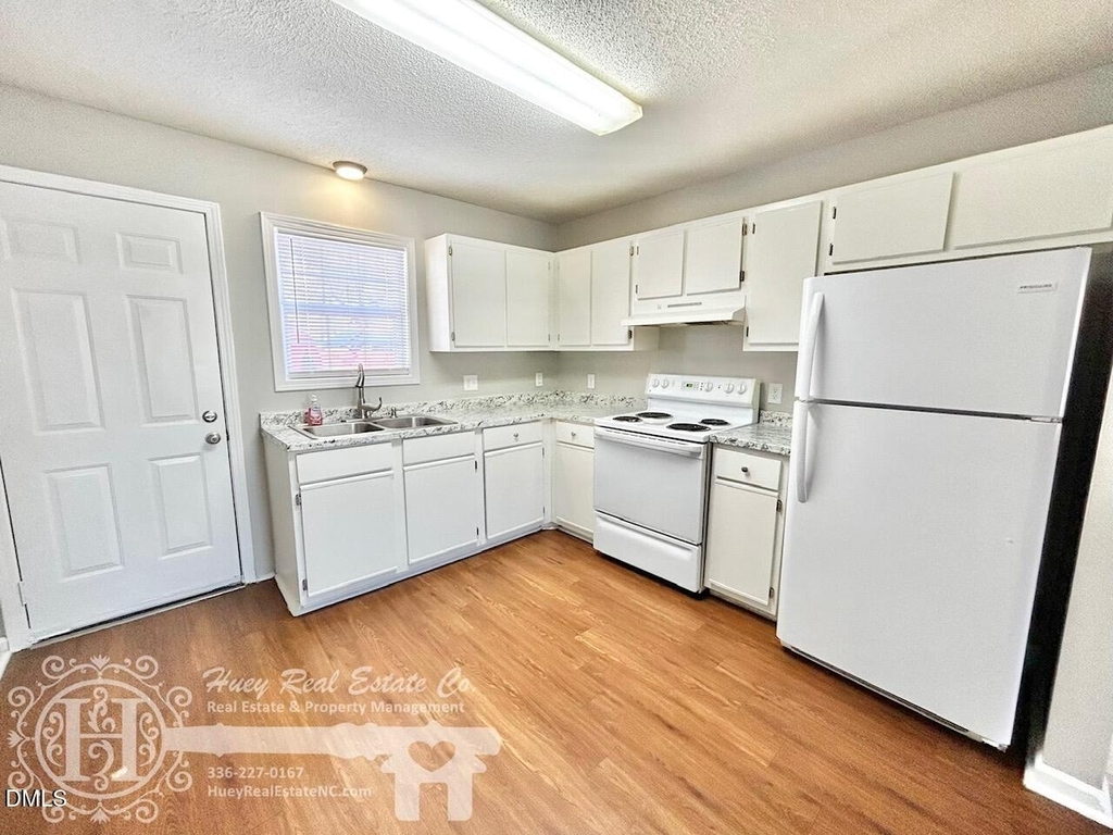 620 E Davis Street - Photo 4