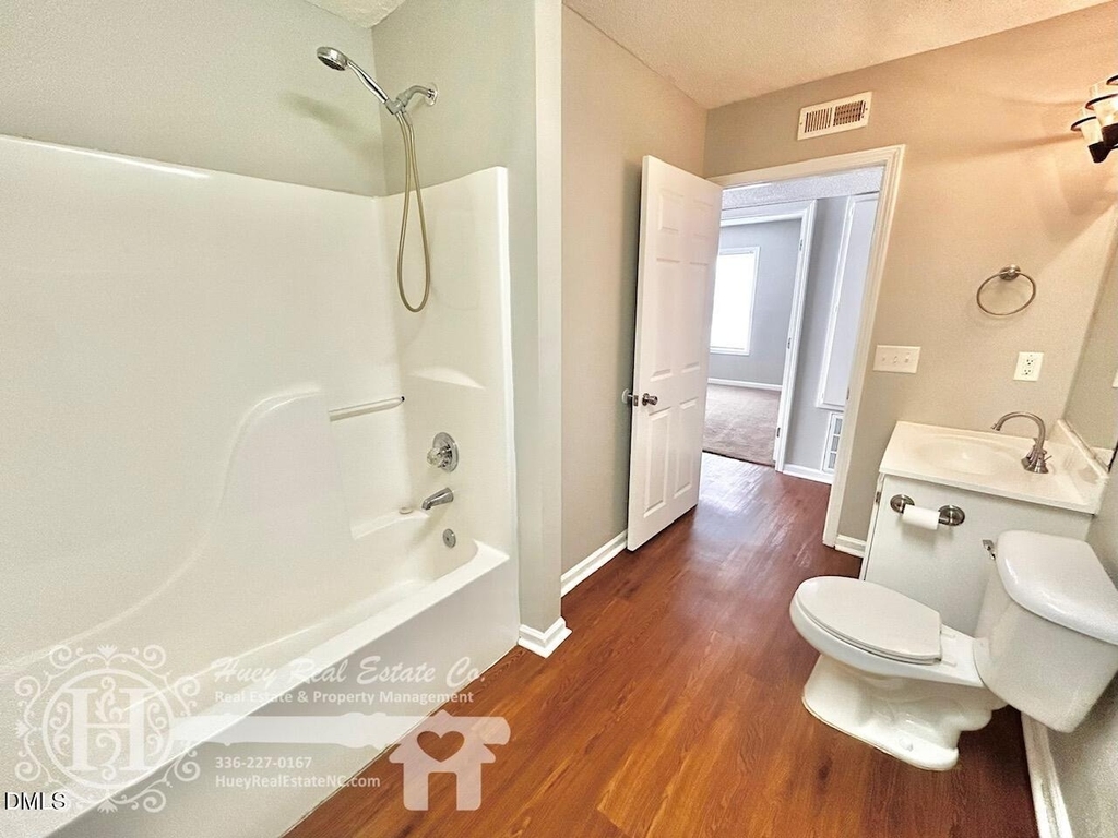 620 E Davis Street - Photo 8