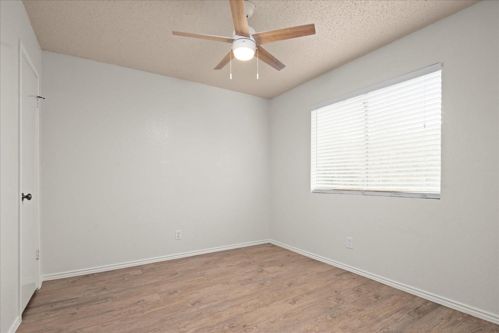 220 Sailmaster St - Photo 18
