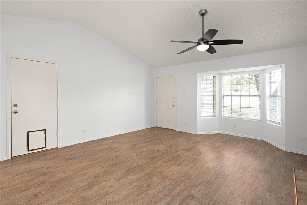 220 Sailmaster St - Photo 9