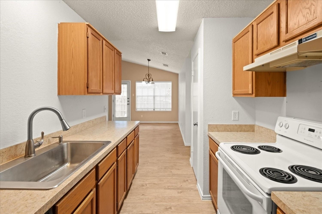 220 Sailmaster St - Photo 14