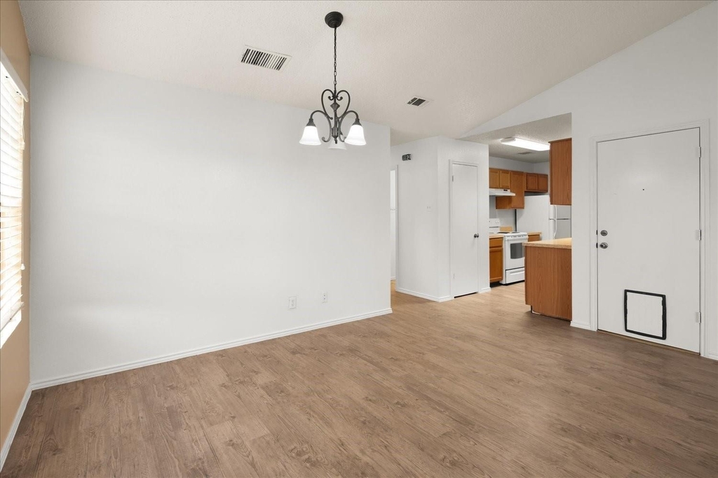 220 Sailmaster St - Photo 11