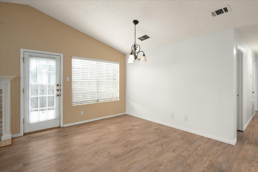 220 Sailmaster St - Photo 10