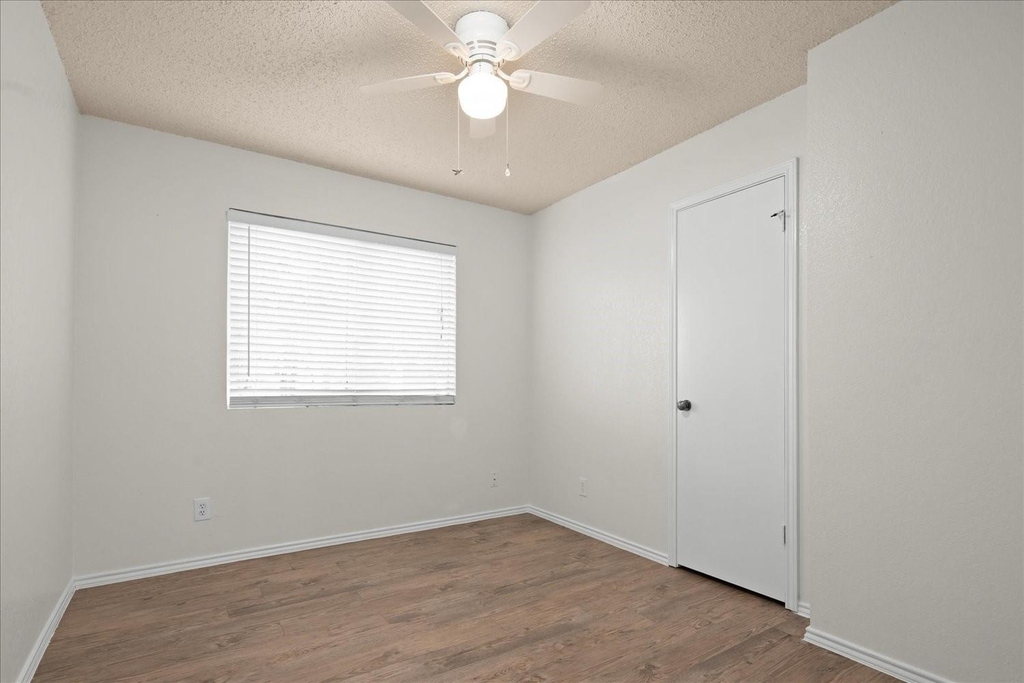 220 Sailmaster St - Photo 19