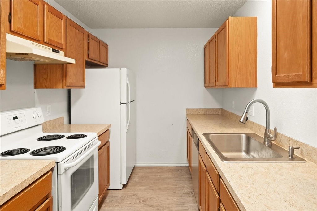 220 Sailmaster St - Photo 12