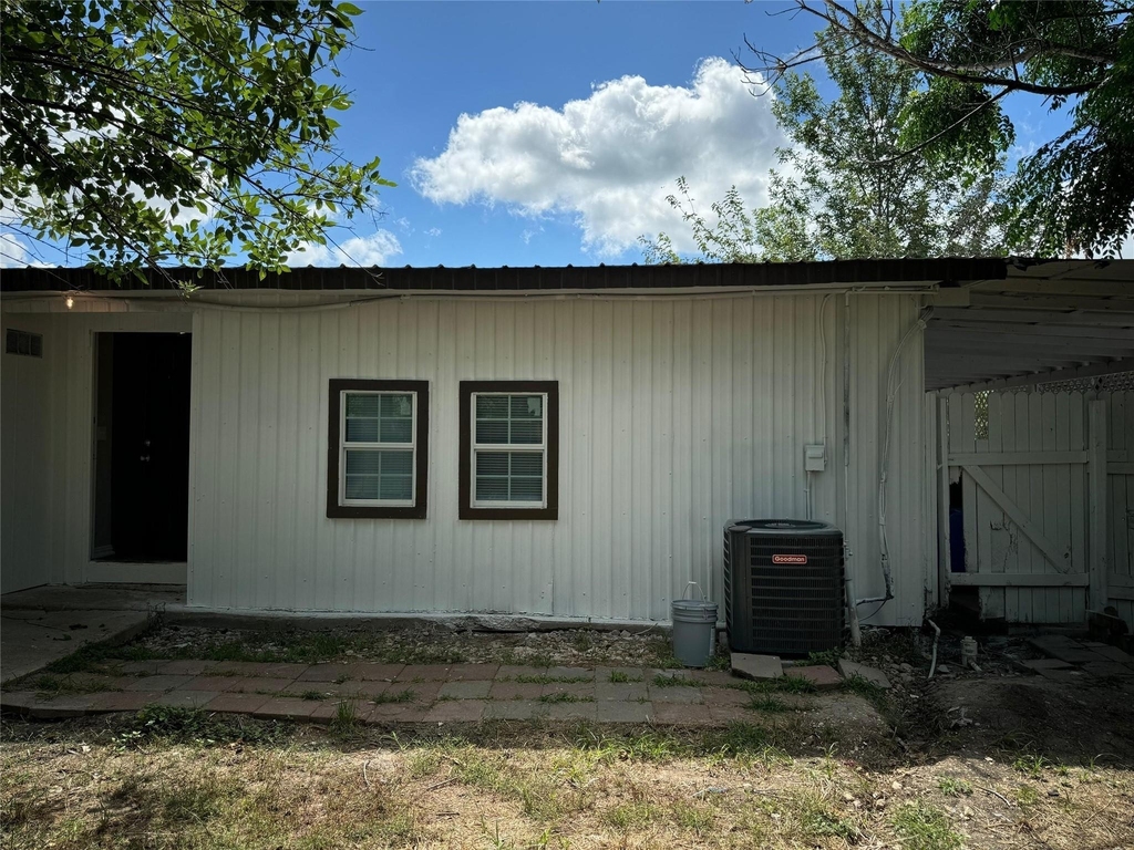 101 S Lockhart St - Photo 17