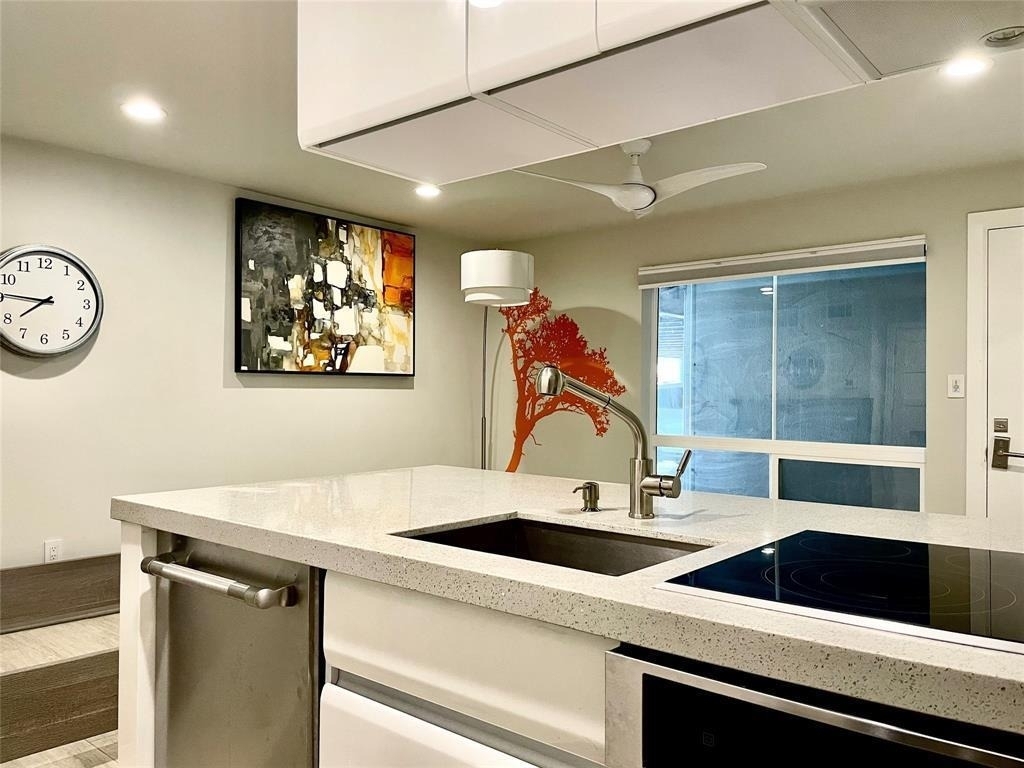 3110 Red River St - Photo 11