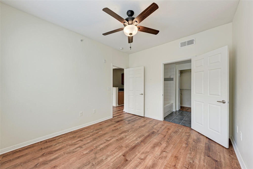 2502 Leon St - Photo 8