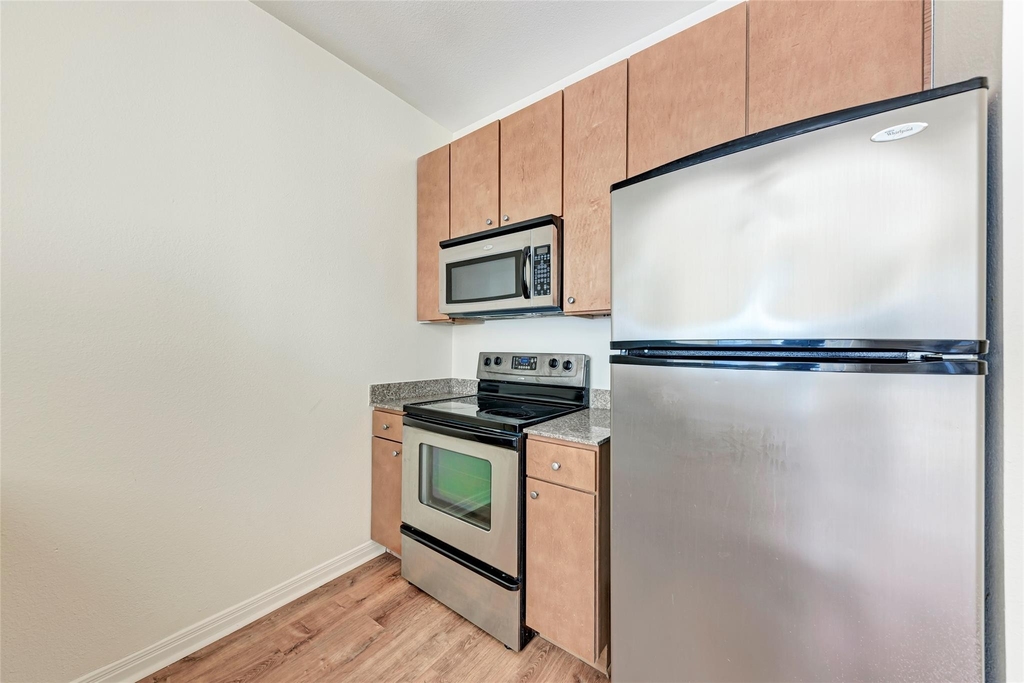 2502 Leon St - Photo 2