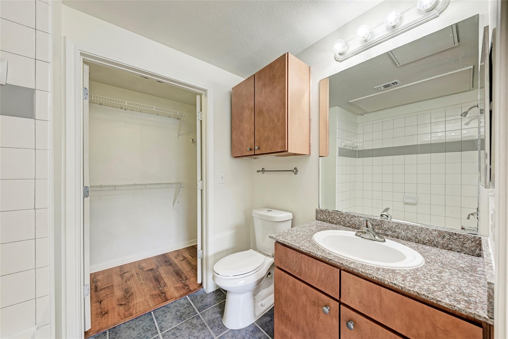 2502 Leon St - Photo 9