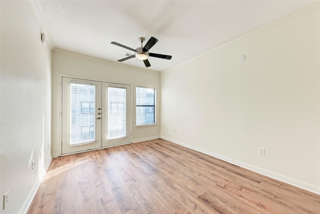 2502 Leon St - Photo 4