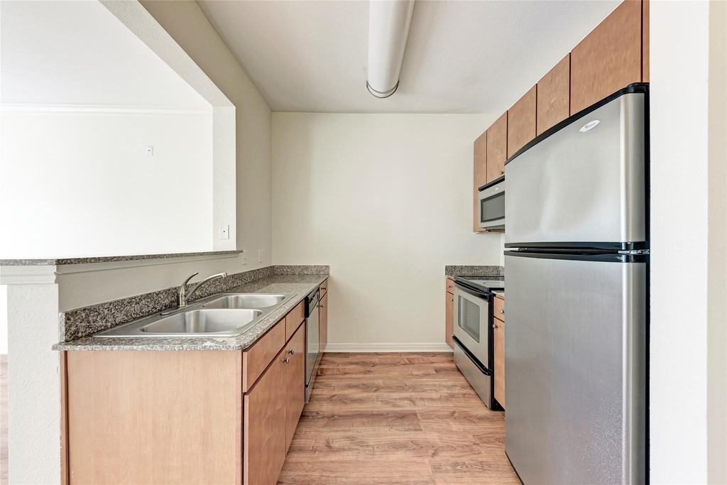 2502 Leon St - Photo 1
