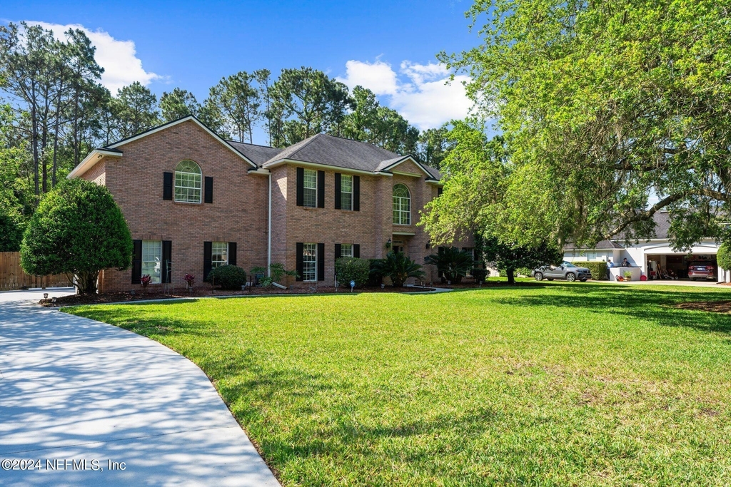 425 Oak Pond Drive - Photo 0