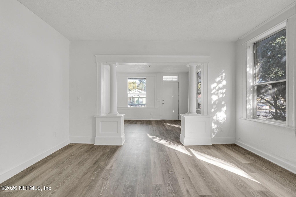 522 W 21st Street - Photo 11