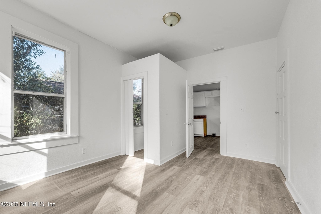 522 W 21st Street - Photo 17