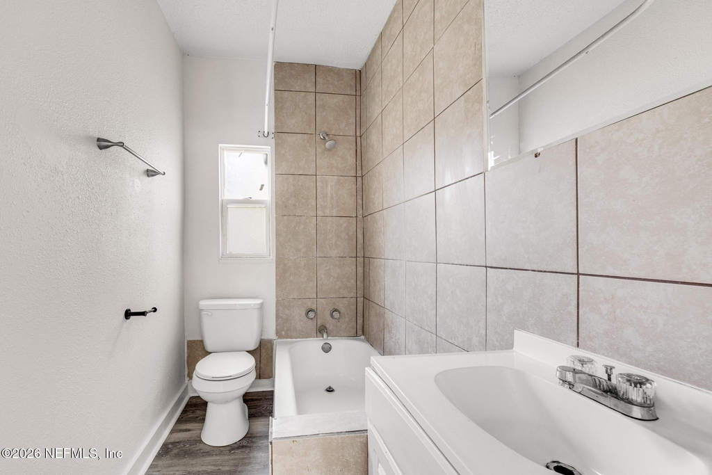 522 W 21st Street - Photo 7