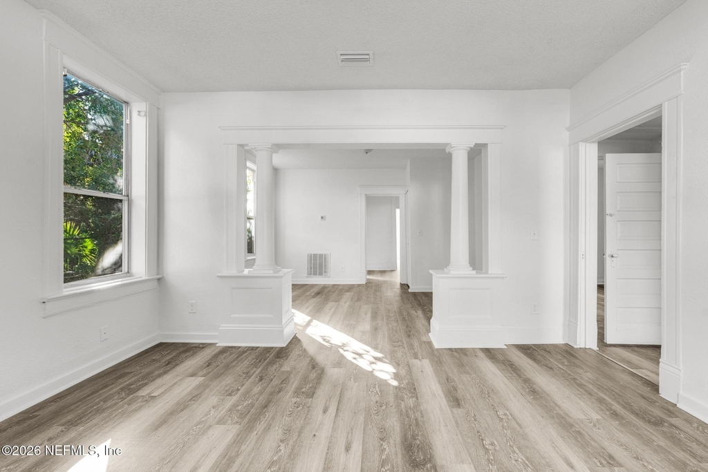522 W 21st Street - Photo 3