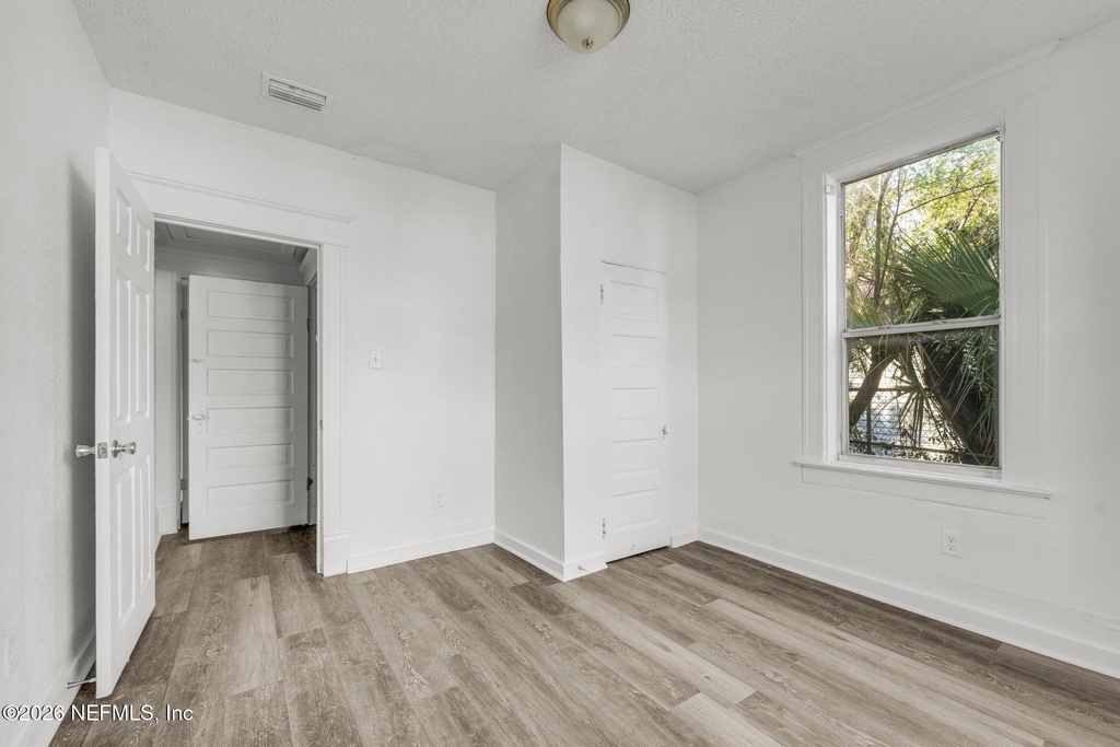 522 W 21st Street - Photo 6