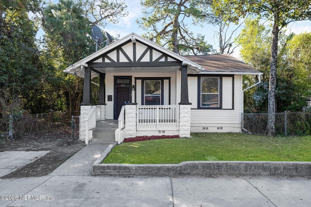 522 W 21st Street - Photo 1
