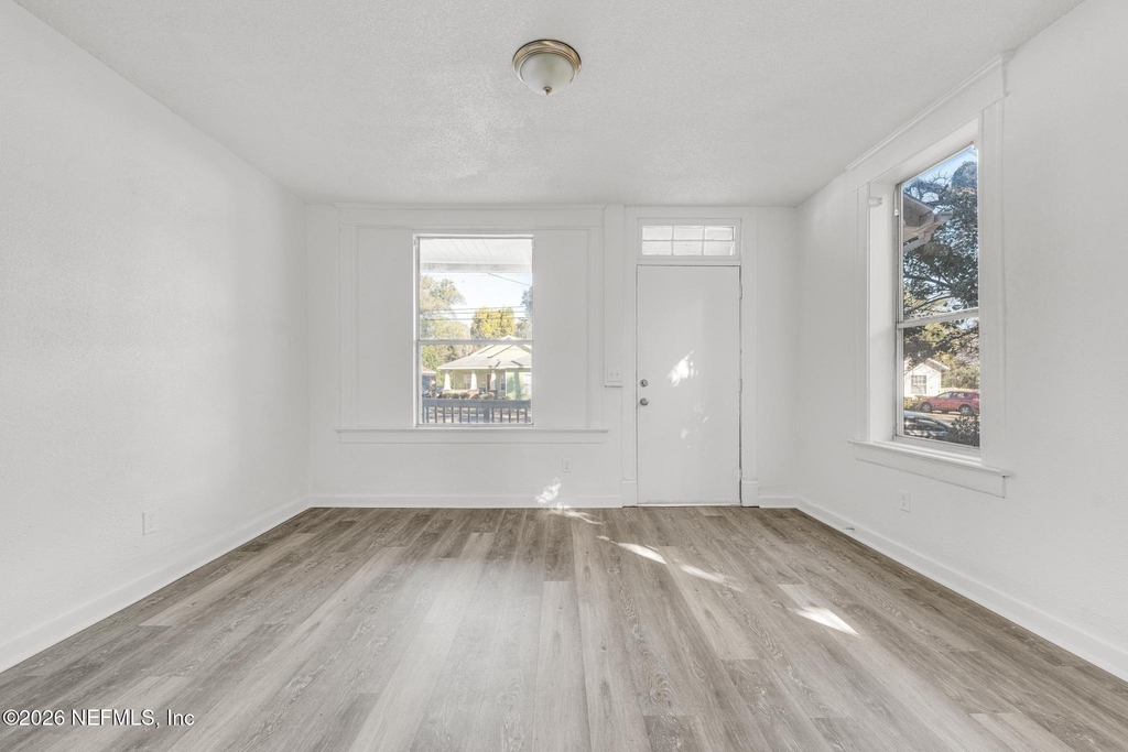 522 W 21st Street - Photo 4
