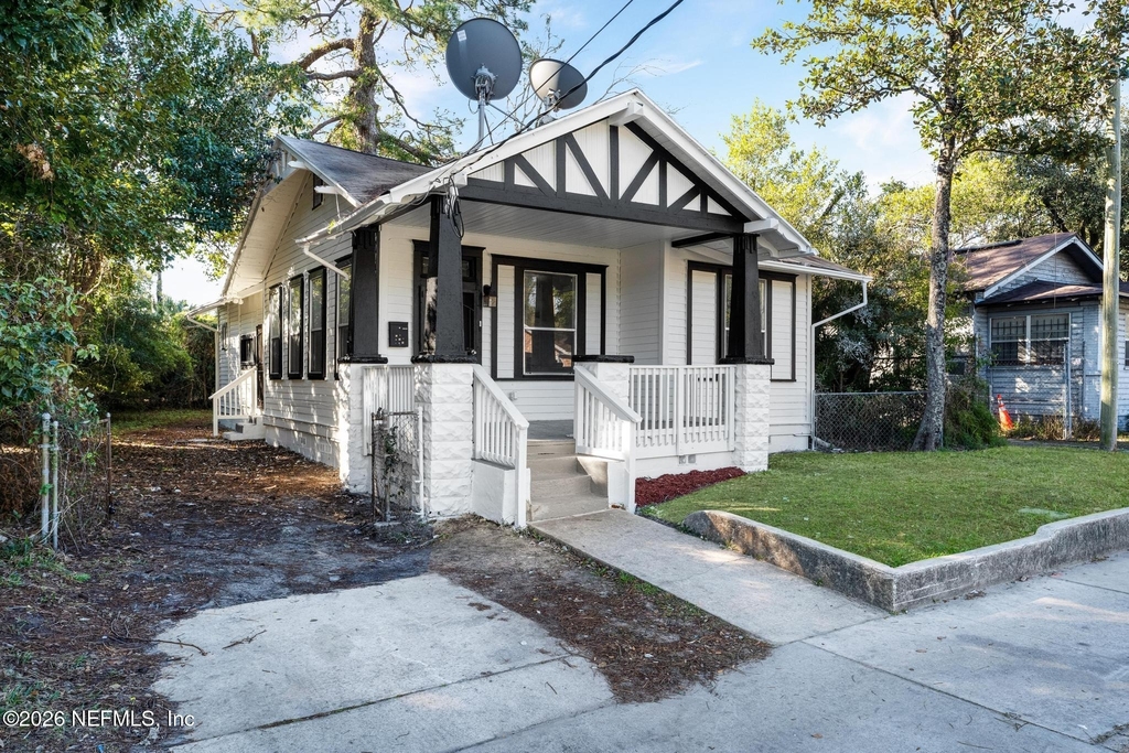 522 W 21st Street - Photo 0