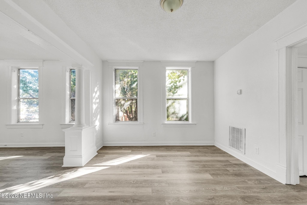 522 W 21st Street - Photo 10