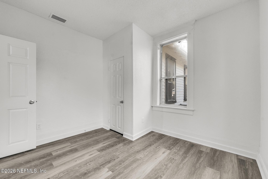 522 W 21st Street - Photo 9