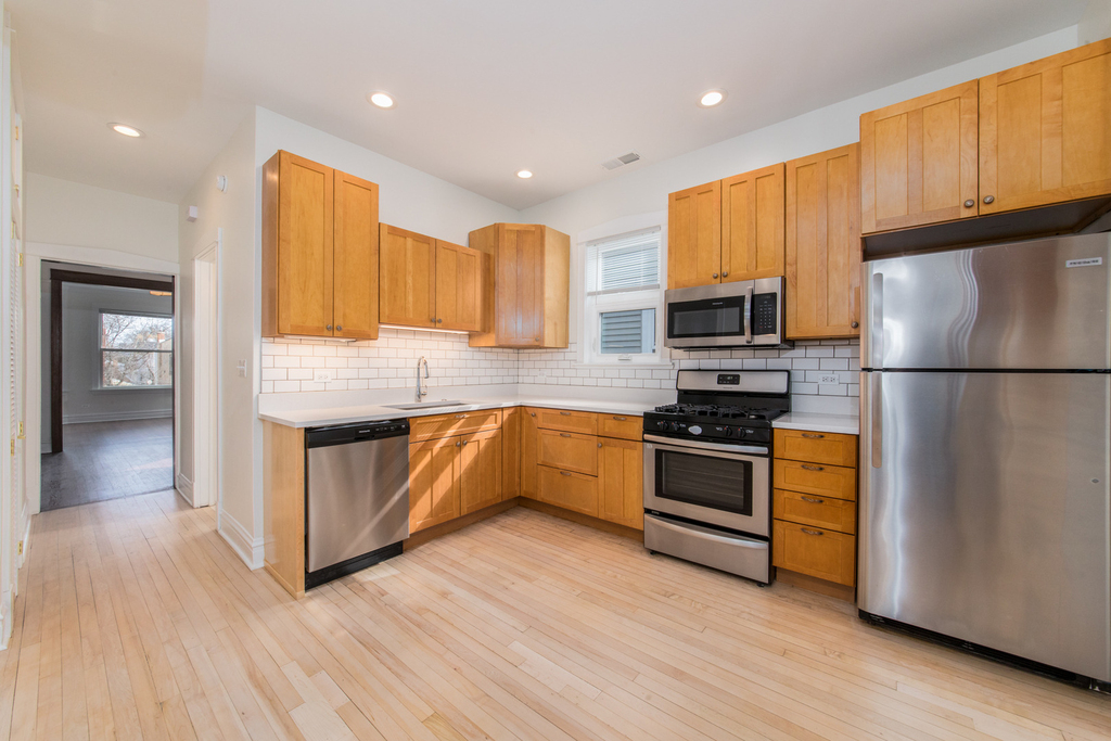 3446 N Springfield Avenue - Photo 10