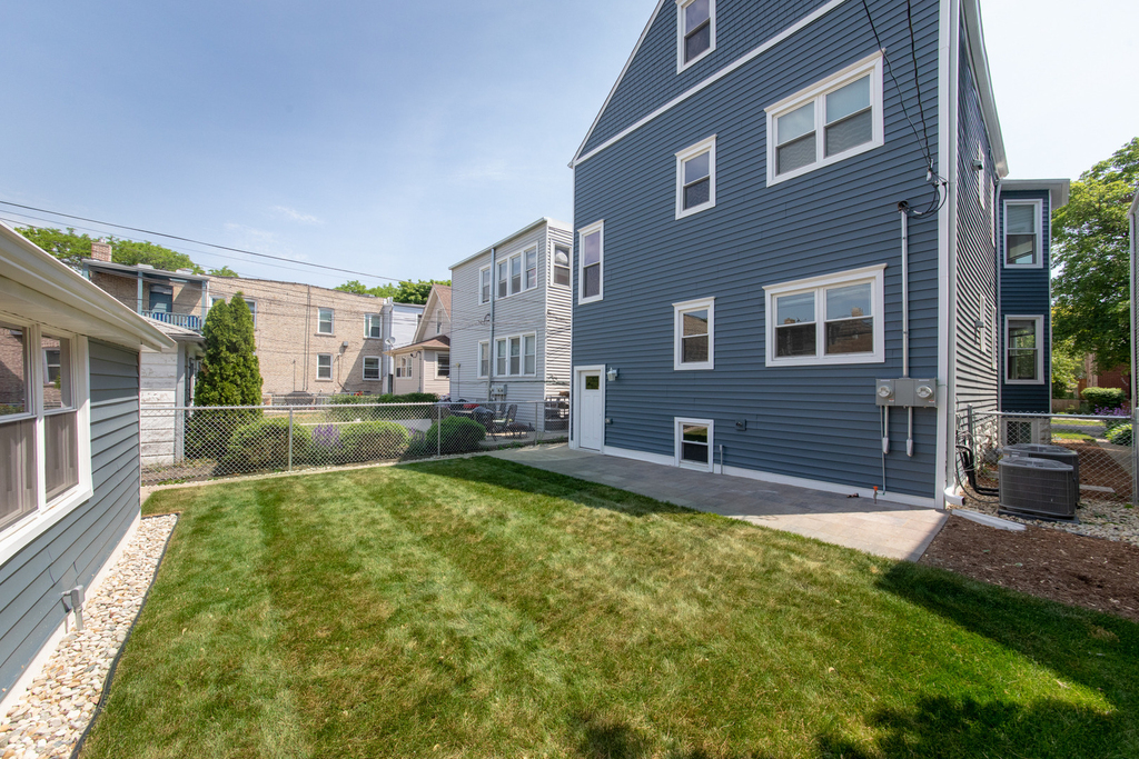 3446 N Springfield Avenue - Photo 21