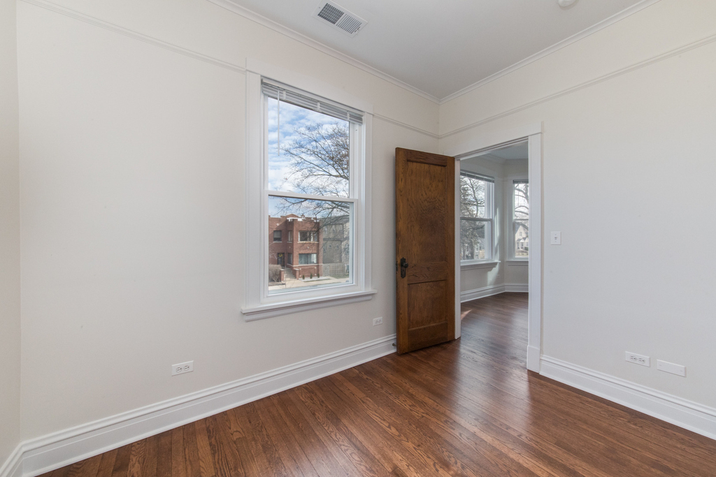 3446 N Springfield Avenue - Photo 7
