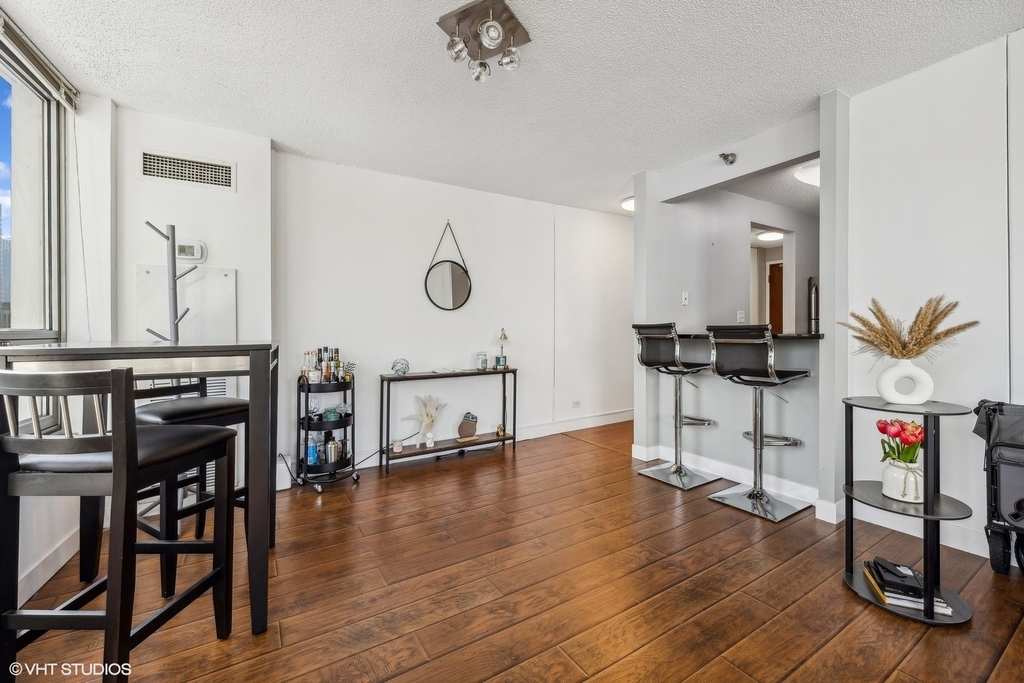 440 N Wabash Avenue - Photo 4