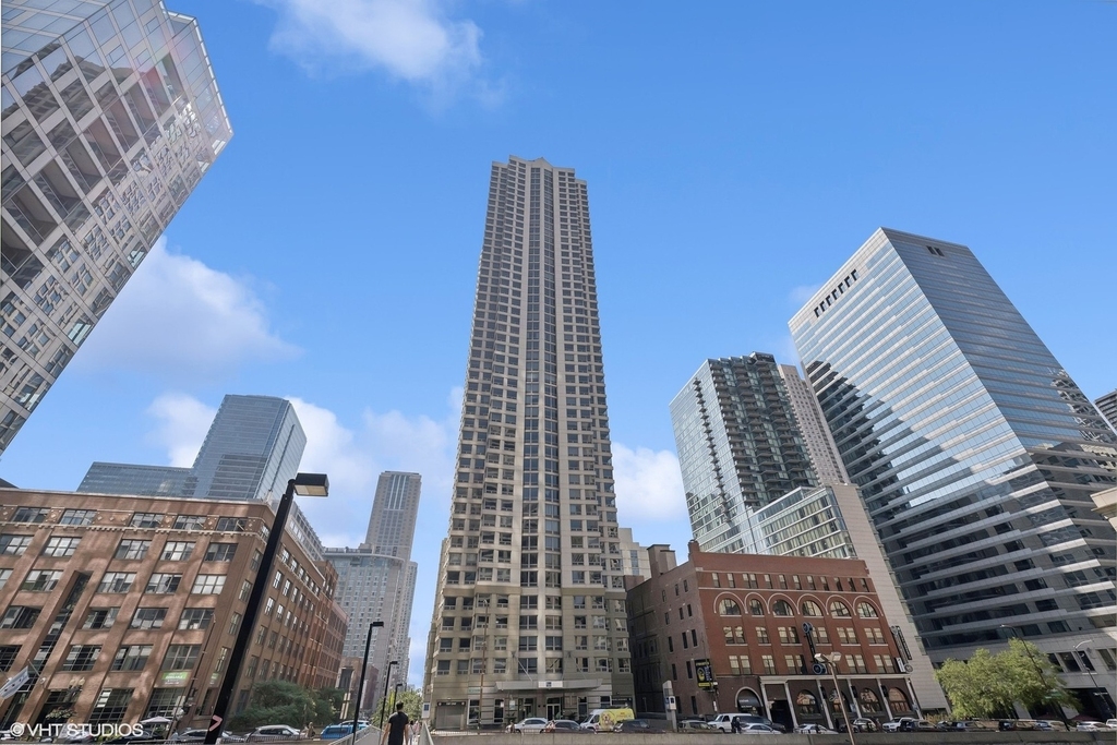 440 N Wabash Avenue - Photo 0