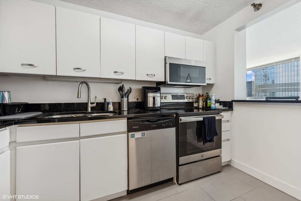 440 N Wabash Avenue - Photo 15