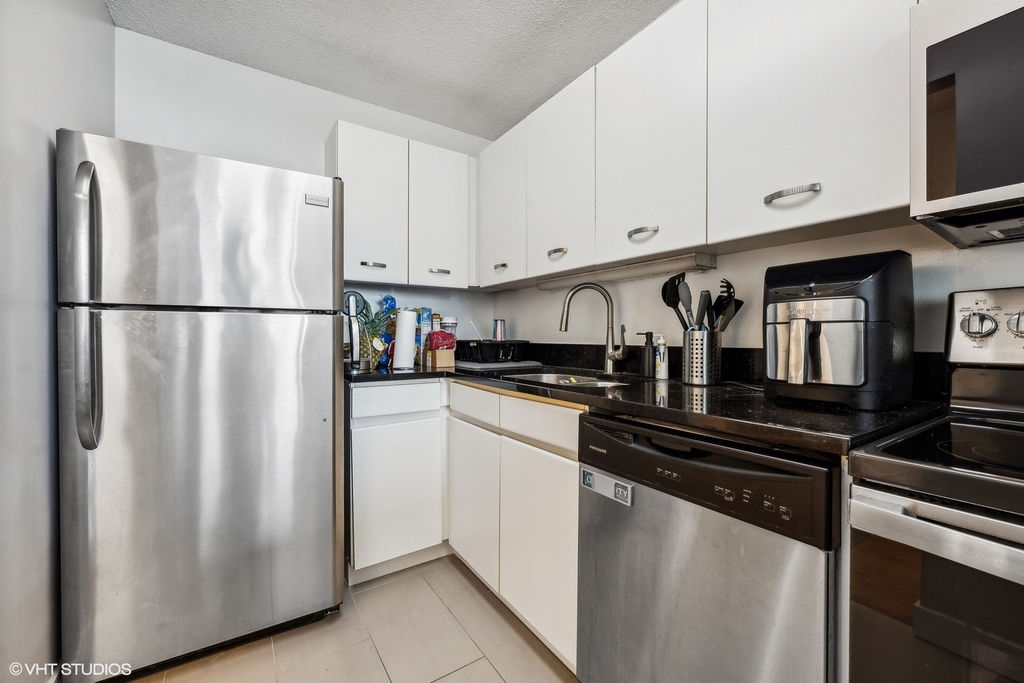 440 N Wabash Avenue - Photo 12