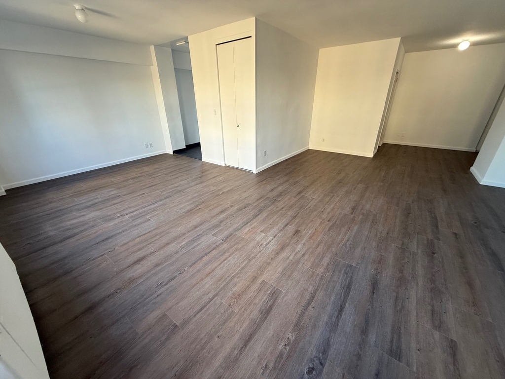 East 64th Street - Photo 5