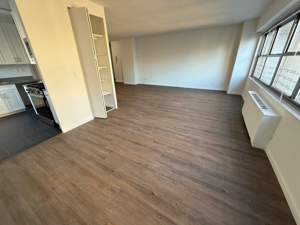 East 64th Street - Photo 16