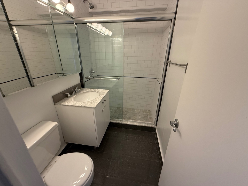East 64th Street - Photo 8
