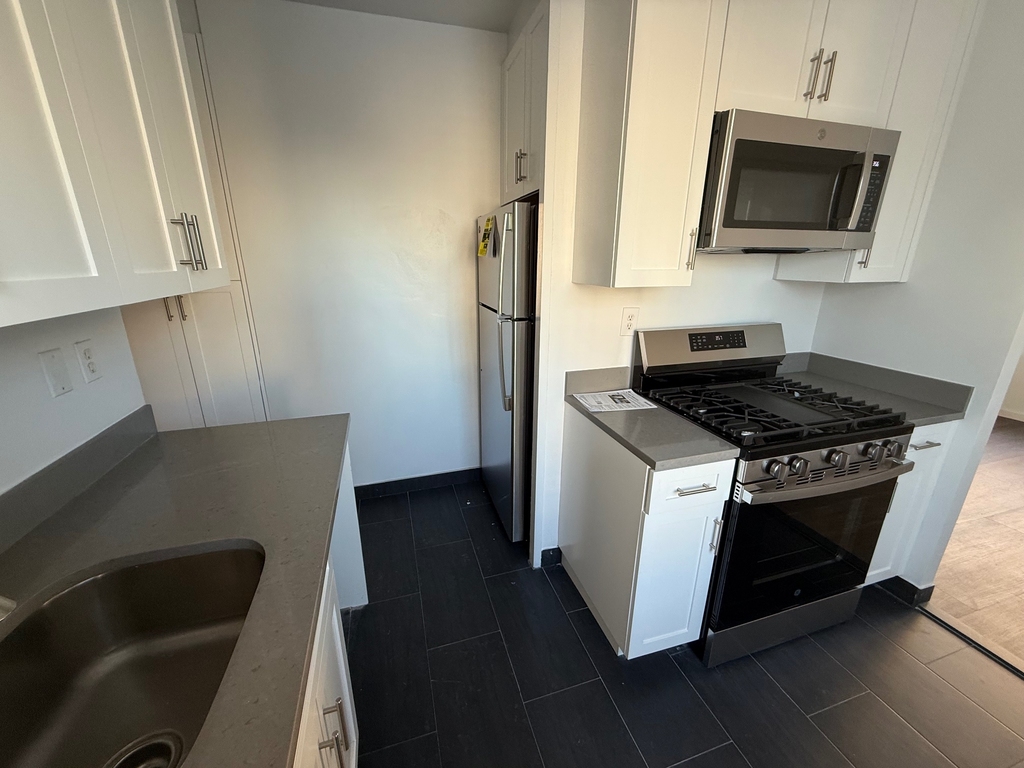 East 64th Street - Photo 7