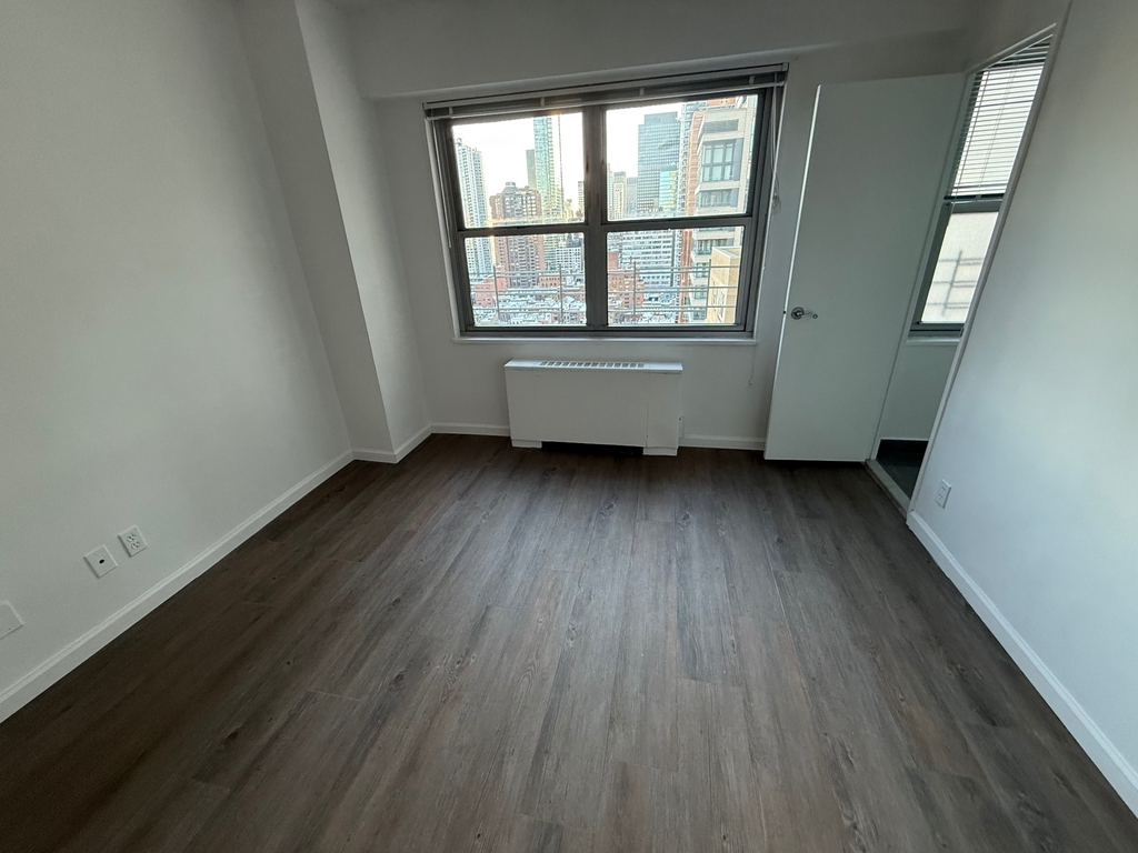 East 64th Street - Photo 12