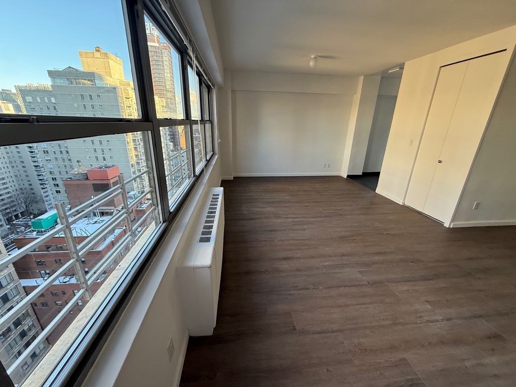 East 64th Street - Photo 3